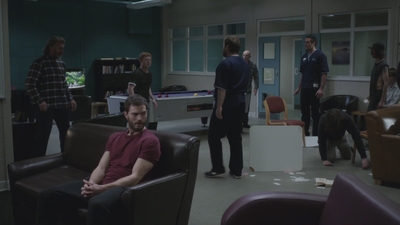 thefall_s03e06_2850129.jpg