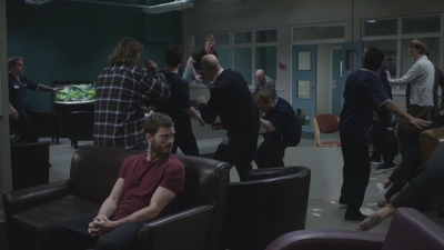 thefall_s03e06_2850629.jpg