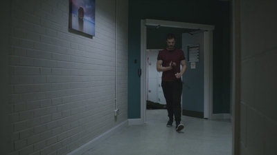 thefall_s03e06_2854229.jpg