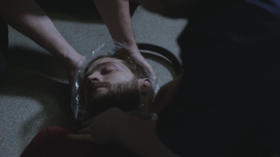 thefall_s03e06_2870729.jpg