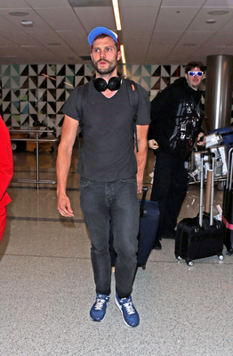 x17_jamie_dornan_lax_080117_03.jpg