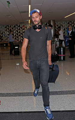 x17_jamie_dornan_lax_080117_10.jpg